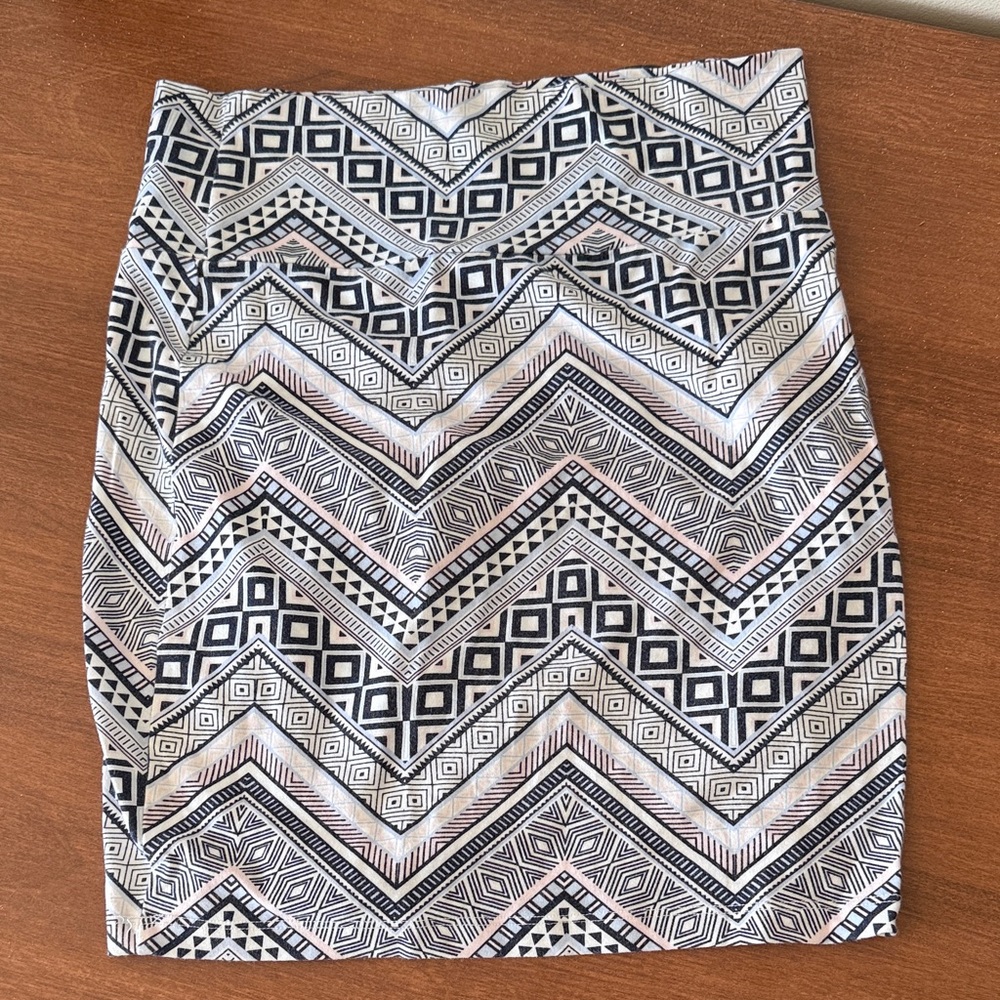 Charlotte Russe Black and White Geometric Mini Skirt